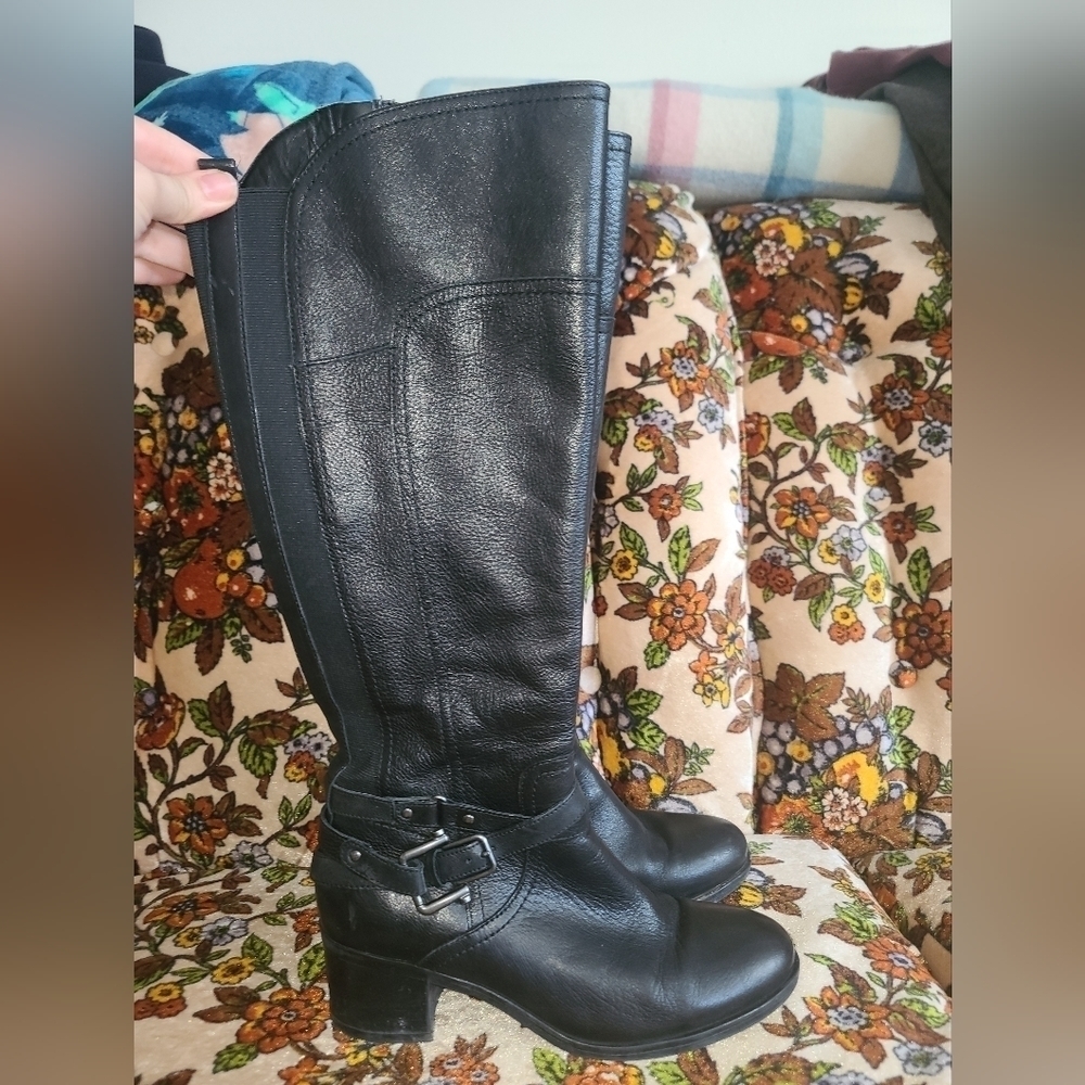 Boot - Picture 2 of 14